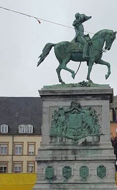 Standbeeld Willem II, Luxemburg stad (zie munt)